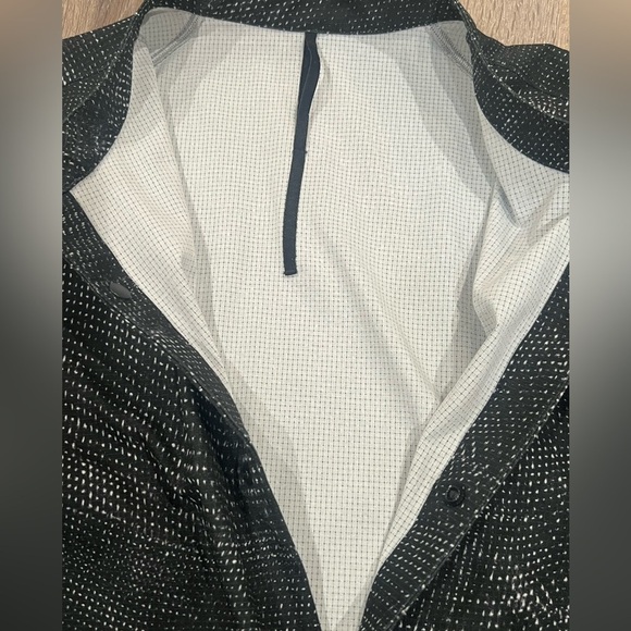 Men’s Lululemon Size Large Digital Camo Black Snap Button Performance Shirt - Picture 9 of 10